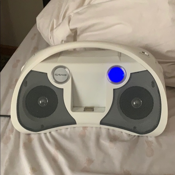 AM/FM RADIO WITH IPOD CHARGER - Picture 2 of 4